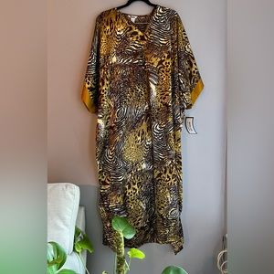 NWT| Women’s Animal 🦒 🦓 Print Kaftan Size_OS

16